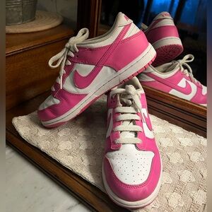 NIKE Classic Dunk Low Top Activewear Streetwear Sneakers Pink‎ White Girl's 2.5Y